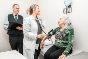 médicos 24hs en the senior home | the senior group