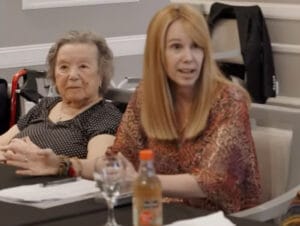 Visita de Victoria, psicóloga y astróloga | the senior group