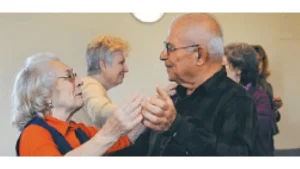 Adultos mayores bailando | the senior group