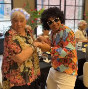 ¡Una tarde de música, baile y alegría en The Senior Group!